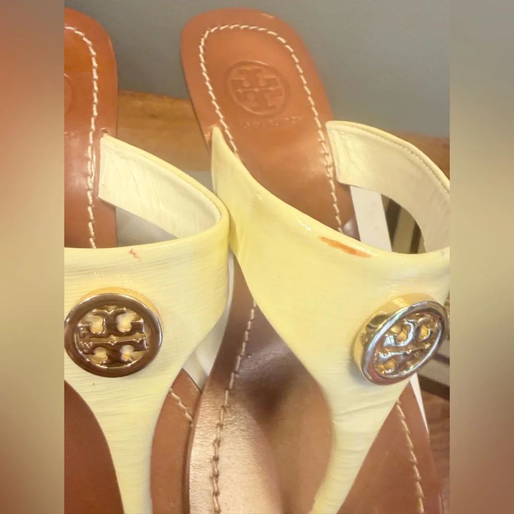 Tory Burch Cameron Ivory Wedge Sandals Size 5 - Picture 13 of 15